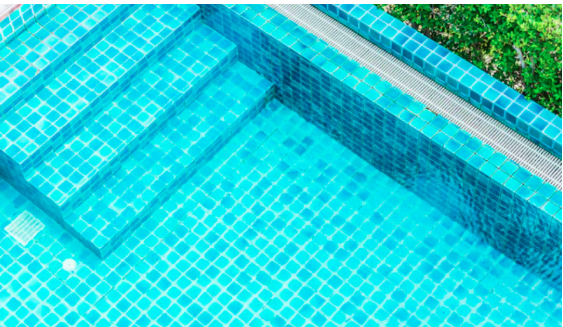 The Advantages of Hiring Expert Professionals for Your Swimming Pool